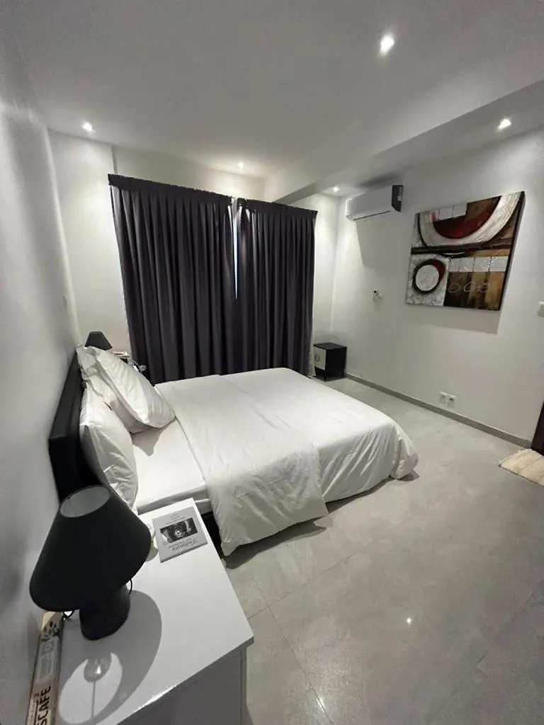 Appartement Chic Au Almadies Proche Plage Et Commerce Dakar 0*,  Senegal